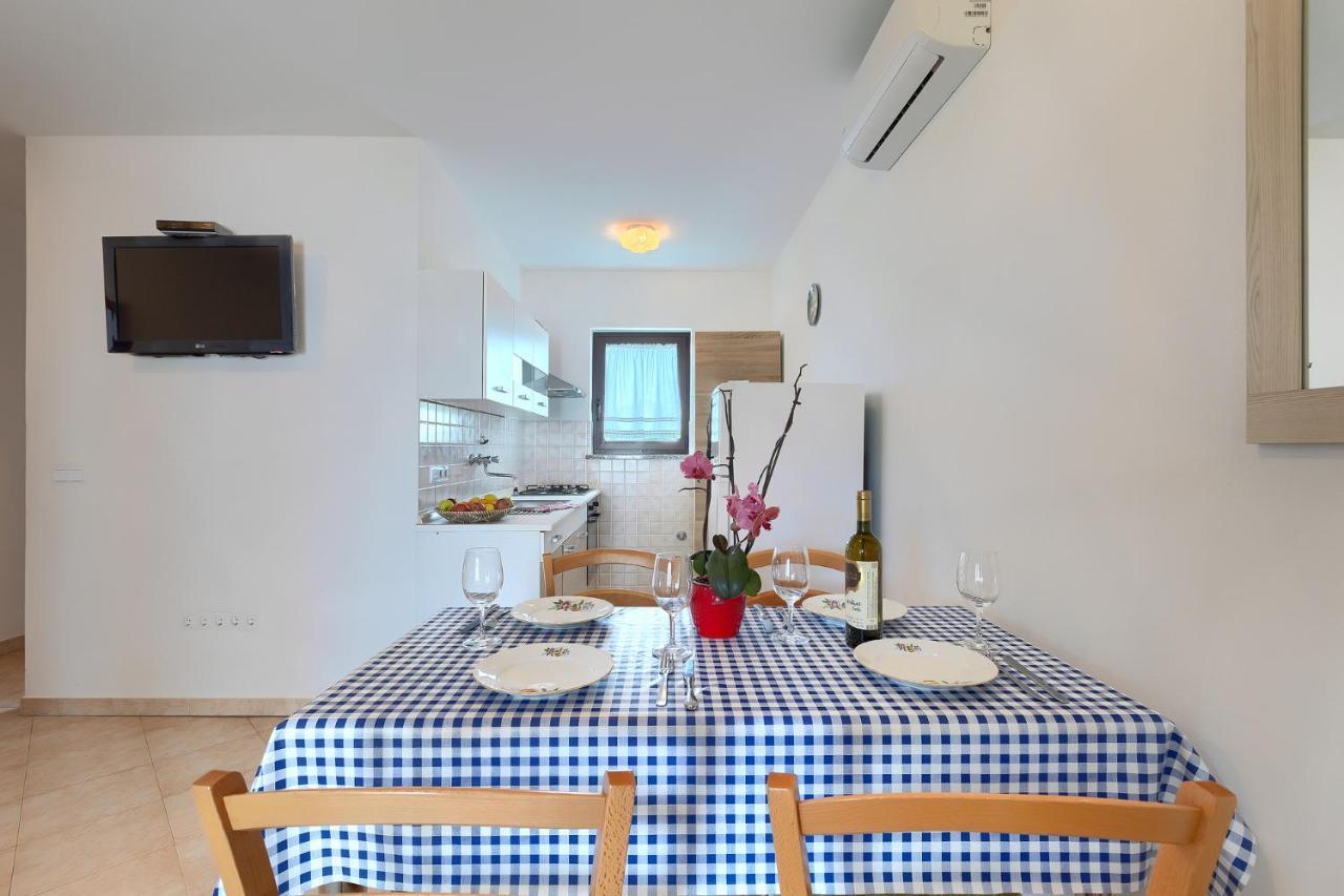 Apartmani Martina 波雷奇 外观 照片