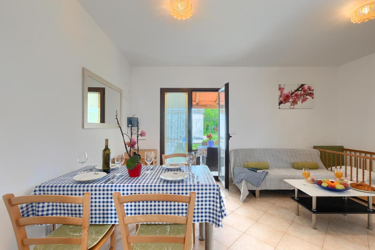 Apartmani Martina 波雷奇 外观 照片