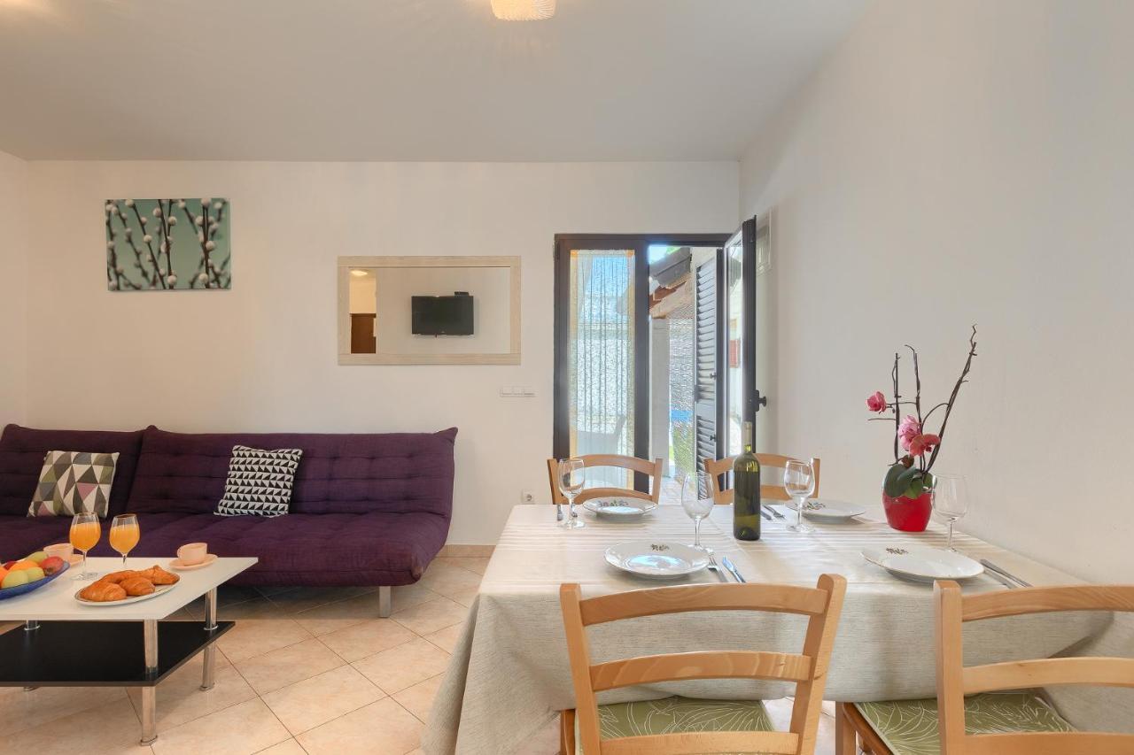 Apartmani Martina 波雷奇 外观 照片