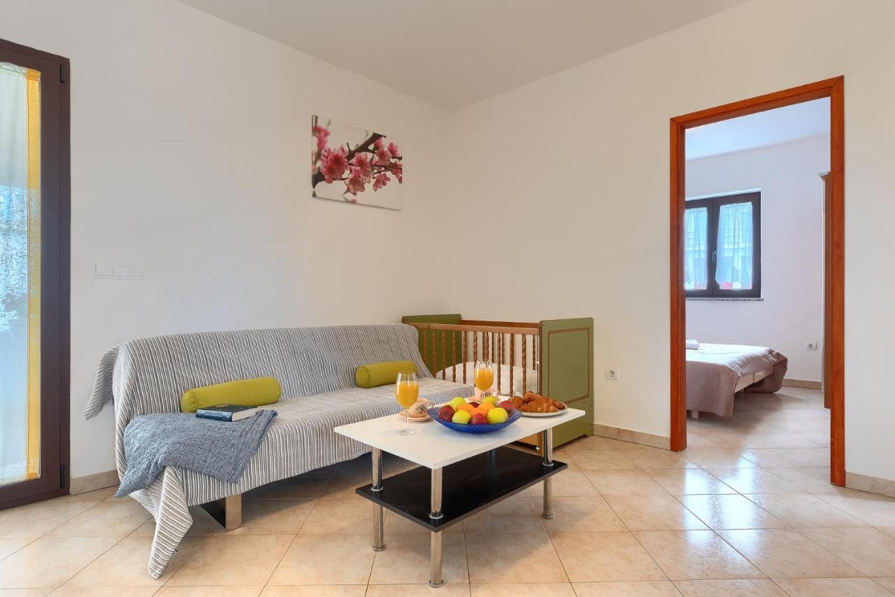 Apartmani Martina 波雷奇 外观 照片