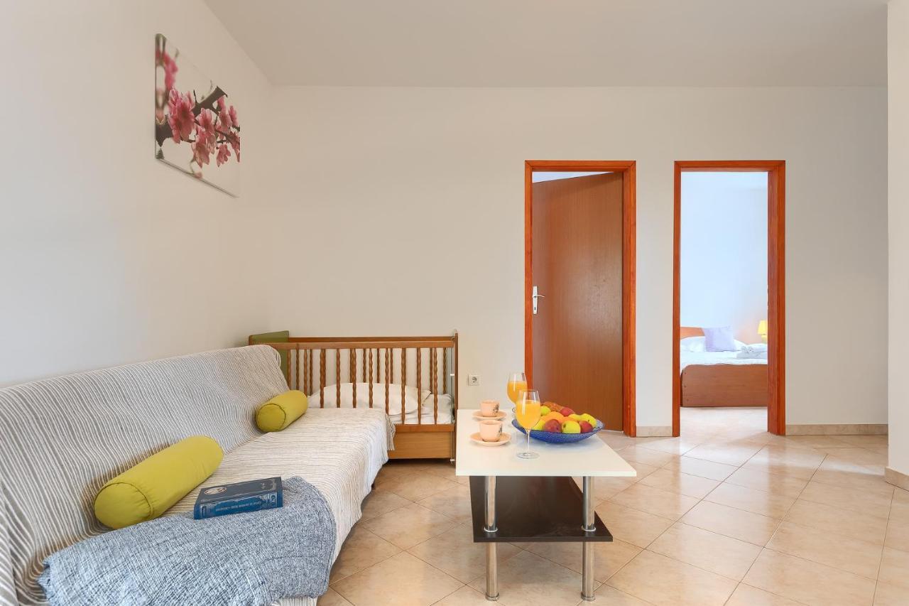 Apartmani Martina 波雷奇 外观 照片